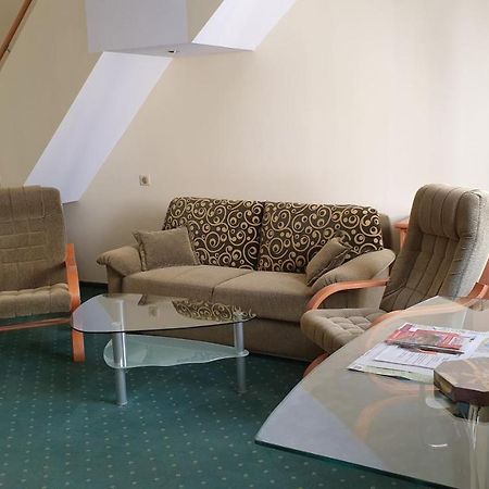 Spa Apartment Raisova カルロヴィ・ヴァリ エクステリア 写真