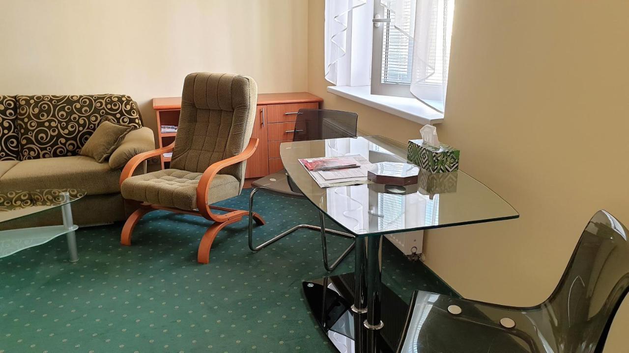 Spa Apartment Raisova カルロヴィ・ヴァリ エクステリア 写真